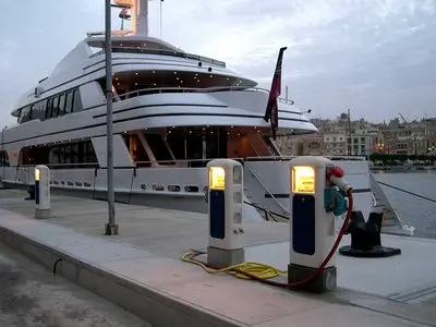 Marina in Dubai — reference example of a world-class waterfront marina
